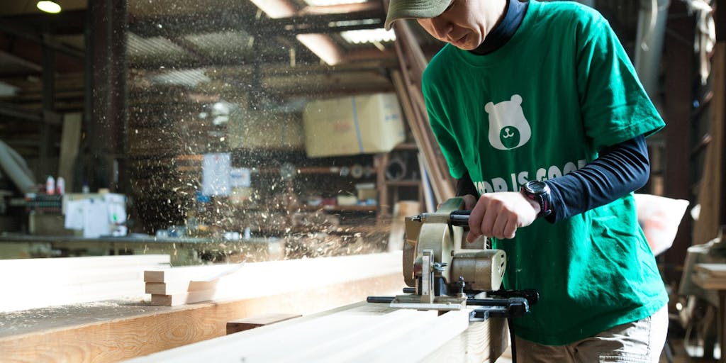 100年の時を刻んだ年輪は「熊野の木」の証。お客様にとことん向き合い全国の設計事務所や工務店と連携。移住者も多数働く製材現場体験プロジェクト