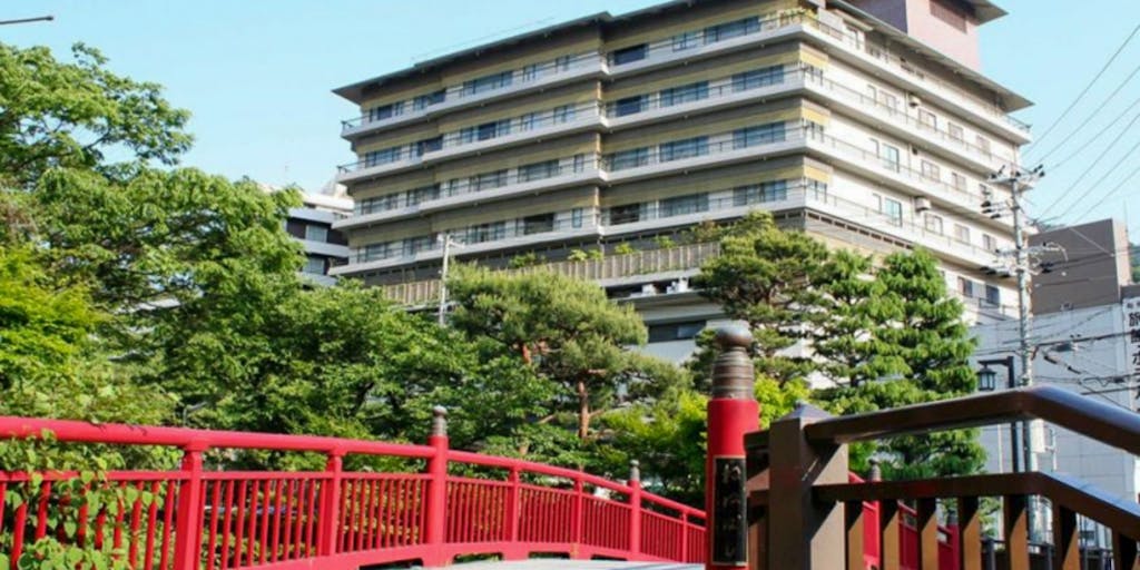 関西の奥座敷、有馬温泉の老舗高級旅館でおもてなしの極意を学ぶ　- 高級温泉旅館の客室係になる旅 -
