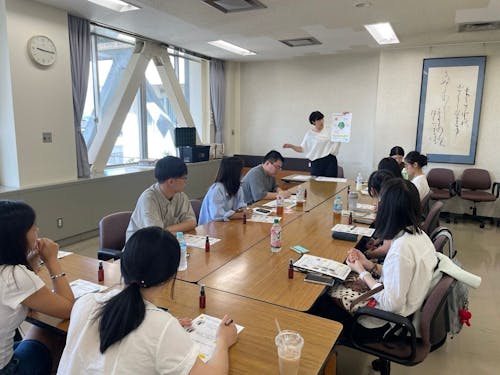 過去のインターン「アロマオイルづくり」(野見山隊員)