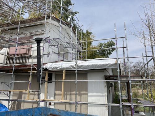 手入れされる機会を失っていた家も再生中