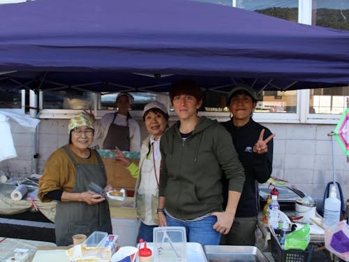 加茂谷ワイワイマルシェに海外ボランティア来てくれたよ