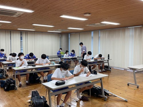 放課後は多目的ホールで公営塾を開講