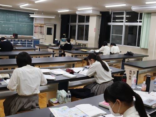 放課後、高校内の教室でゆずも塾が開講!