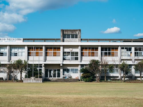 廃校だった中学校に多様な企業が進出しています!