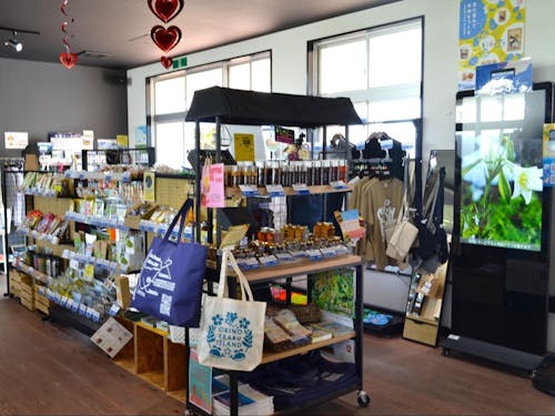 「エラブココ」内の特産品・おみやげ販売コーナー