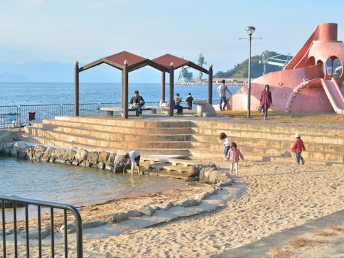 海で遊べる「親海公園」