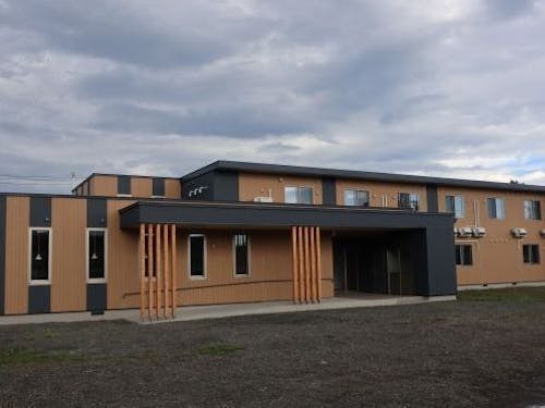 完成したばかりの寮の外観です