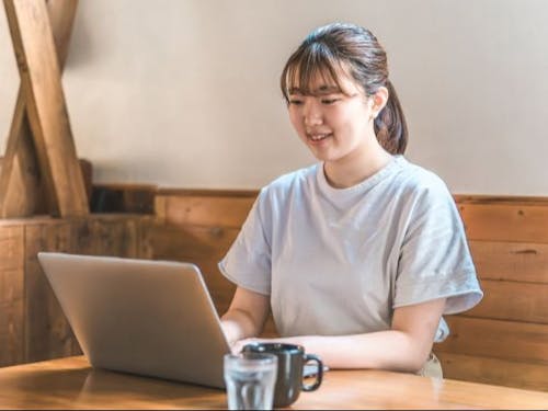 リモートワークで場所を選ばず仕事