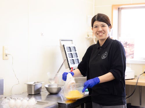 商品開発をする地域活性化起業人の大澤さん