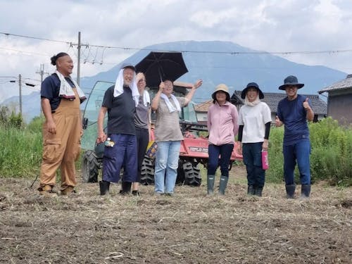 種まき編の様子　県外からの参加者も