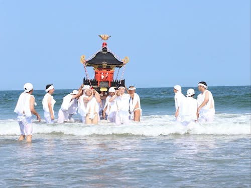 海と山に囲まれたこの町で新たな生活が待っている。