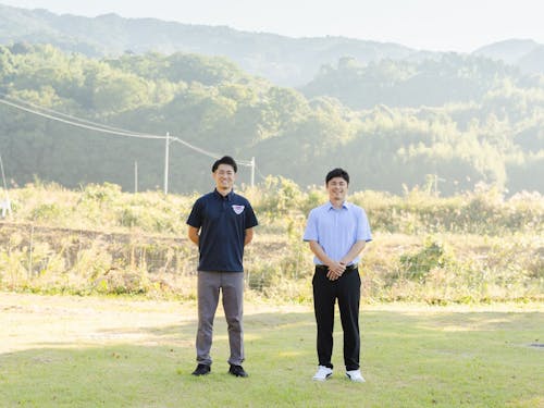 服部（右）、八谷（左）