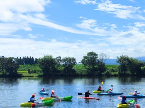 おおらかな鳴瀬川と青空の下で楽しむカヌーは最高!