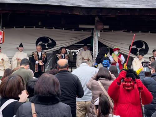 今年2月の節分厄除祭。我が家の1歳児は鬼を見て固まっていました(笑)