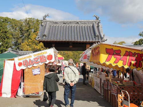 別名くいもん市と呼ばれるほど食べ物のお店が多く出店します!