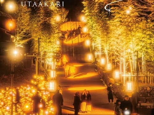 「金子みすゞ」の詩のナレーションに合わせた光の演出「幻燈輪舞(げんとうロンド)」