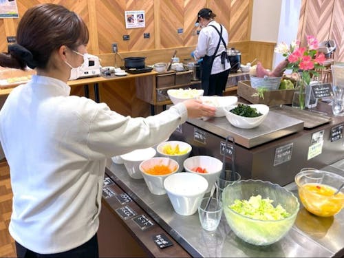 レストランで働くスタッフ