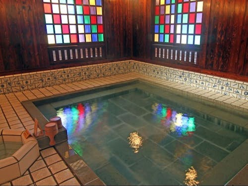 毎日、温泉に通えるライフスタイルを実現。この環境が、空き家の価値を高める。