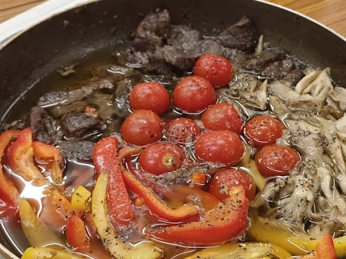 鹿肉のアヒージョの試作品