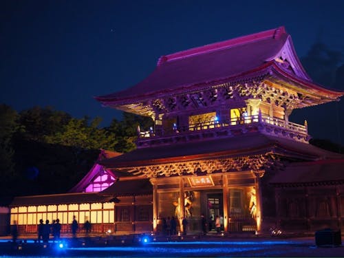 瑞龍寺のライトアップ。この素敵な光景も、地元の人にとっては毎年訪れる日常の一コマ