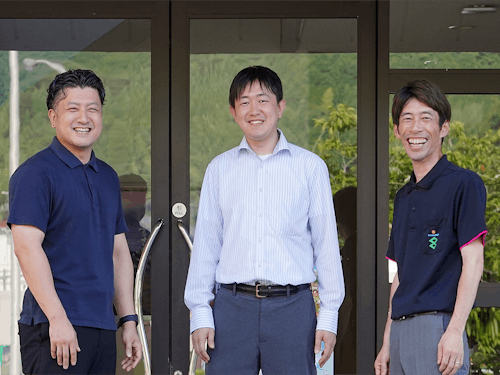 右から玄海町役場の岩下、山下、先輩協力隊の岩沢です