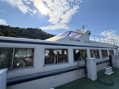 沖島には「おきしま通船」で渡ります