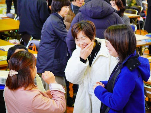 昨年度のようす。会場あちこちでつながりができていきます