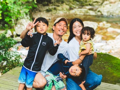 松野町に移住した坪井ご家族(えひめ移住ネットより)