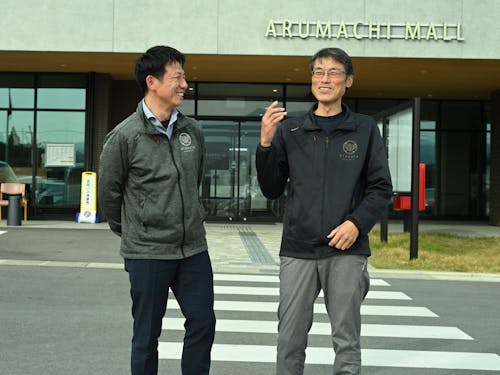 左:玉東町職員の渡邉さん、右:宮本隊員