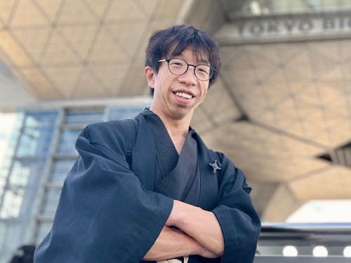 講師の宮﨑隆秀氏。イベントではホストさんから借りた着物姿で皆の熱い思いをアピール