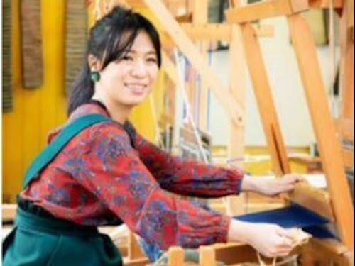 伊方町の伝統工芸「裂き織り」を継承する協力隊OG