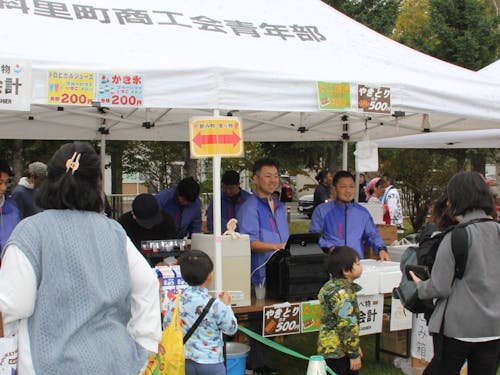 しれとこ産業まつりで青年部の焼き鳥販売