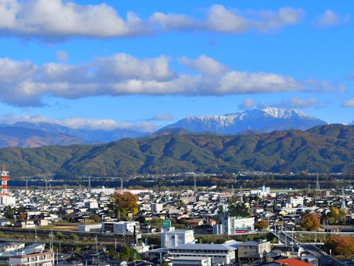 地元の家庭におじゃまして、地元の人のはなしをいろいろ聞いてみませんか?