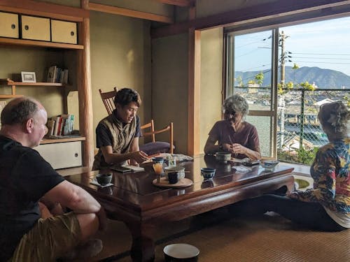 ゲストと交流する秋山さん