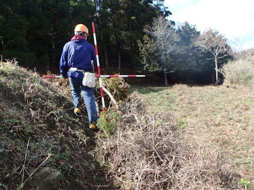隠岐島前森林復興公社の仕事の様子
