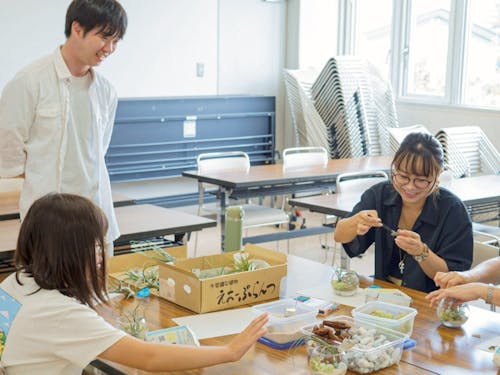 学びのプラットフォーム「スコラ」では、さまざまな講師を招いて講座を開催しています