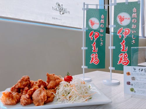 若鶏のやわらかい肉質と地鶏の深い味や旨みを合わせ持つ『伊達鶏』