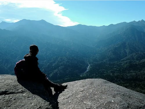 休日ダイビング、トレッキングや、温泉、養蜂など。自分らしいライフスタイルを。