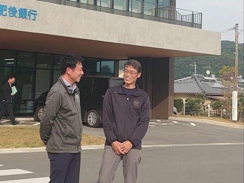 左：玉東町職員の渡邊さん、右：宮本隊員