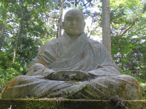 小椋谷にある惟喬親王像