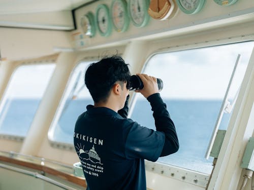 「船の仕事ってなんだろう？」という方も、まずは気軽な気持ちで話してみませんか？