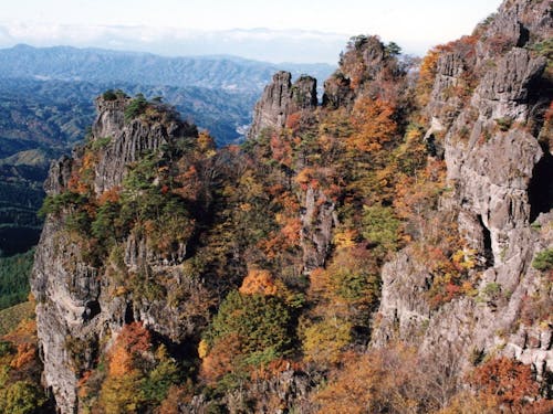 伊達市のシンボル　名峰霊山の岩峰