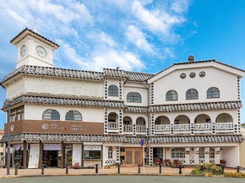 山本建築がリニューアル工事を手掛けた、下田のシンボル「下田時計台フロント」