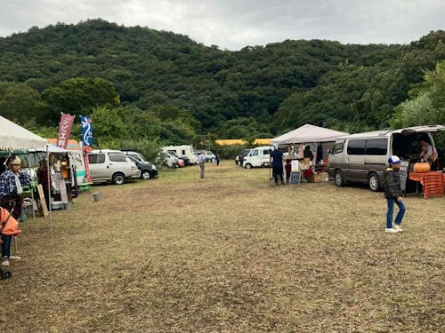 校庭でマルシェを実施した時にはこのようになりました