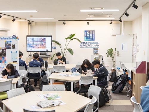 まちなか鳳雛塾「ラーニングコモンズ」の様子