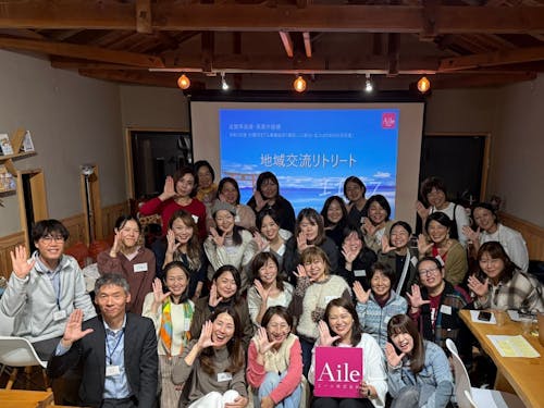 17人の女性が高島を訪れ、地域の人たちとも交流