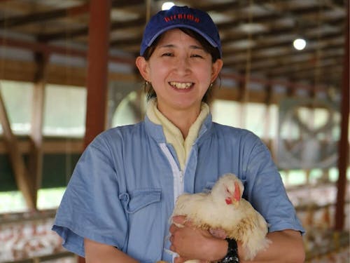 蜂谷 沙耶香さん「都会の仕事を離れて、食を支える養鶏へ」