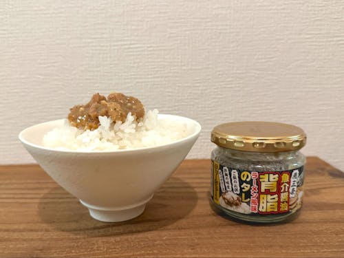 学生との共同開発で誕生した背脂ラーメン風味のタレ