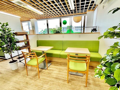 コワーキングスペース働空間のオフィス内部