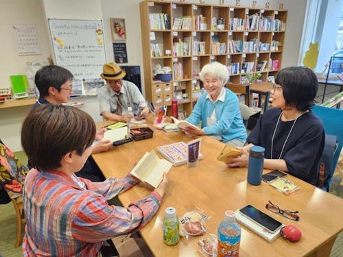 橋本さんが開催した読書会の様子。